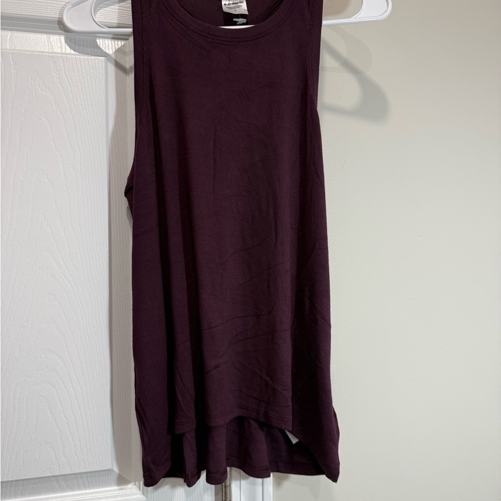 Athleta Tank Top Womens
Maroon Essence Relaxed High Low Hem S